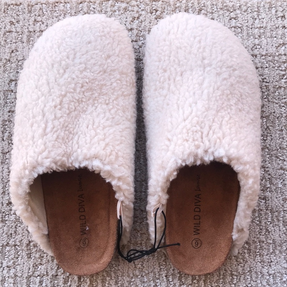New: WILD DIVA FAUX FUR slip on - size 6